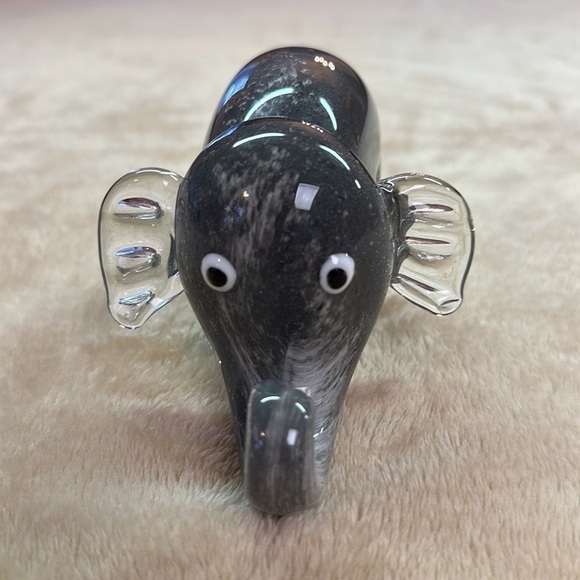 Grey Elephant Art Glass Paperweight Knick Knack Collector Item - Picture 4 of 7